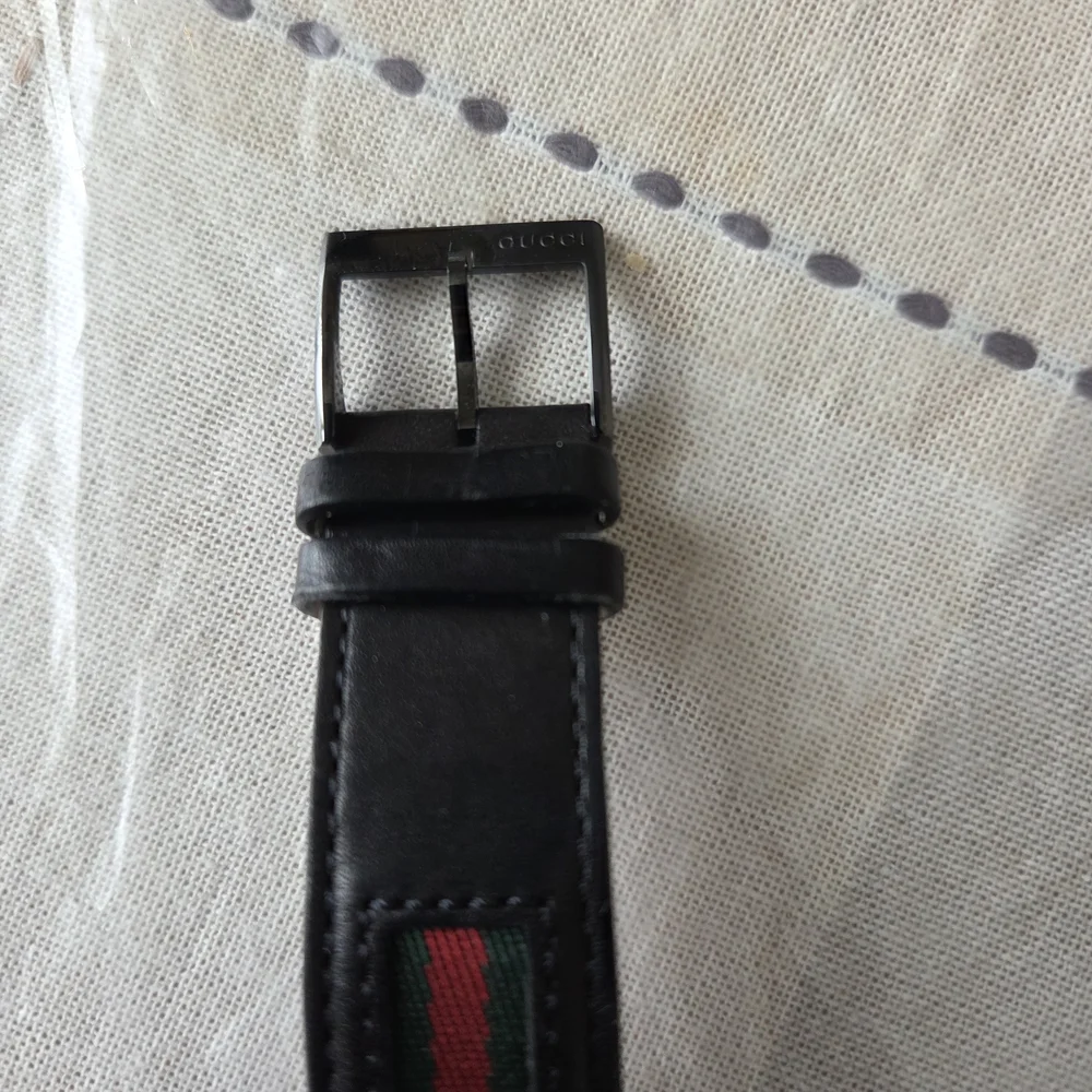 Gucci Men’s Black Watch with Signature Green-Red Stripe